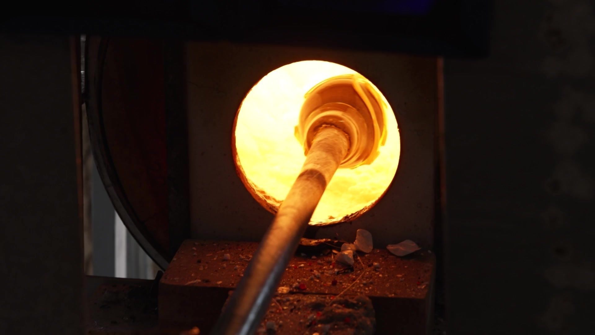 Bicentenaire du Val Saint Lambert : 200 ans de feu et de cristal, le défi d’une énergie plus verte - RTBF Actus