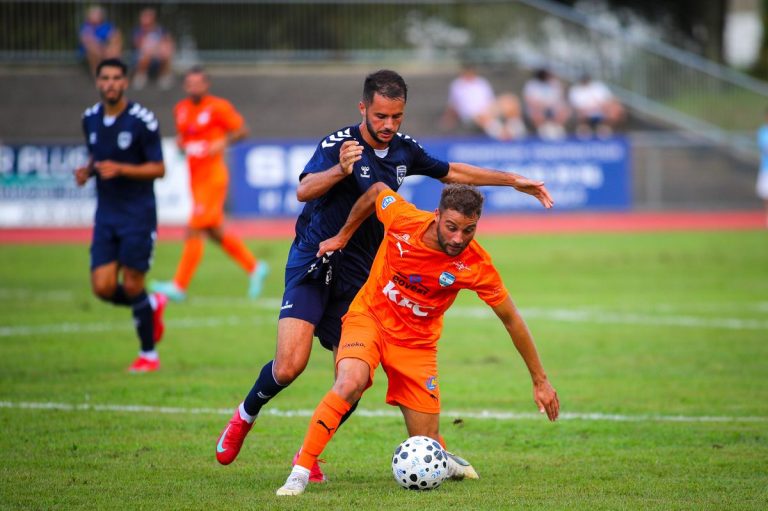 Aviron Bayonnais affronte les Girondins de Bordeaux en match décisif de National 2