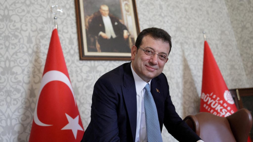 Istanbul : Ekrem Imamoglu, cible des conservateurs, jugé pour « insulte » dans une comédie absurde !