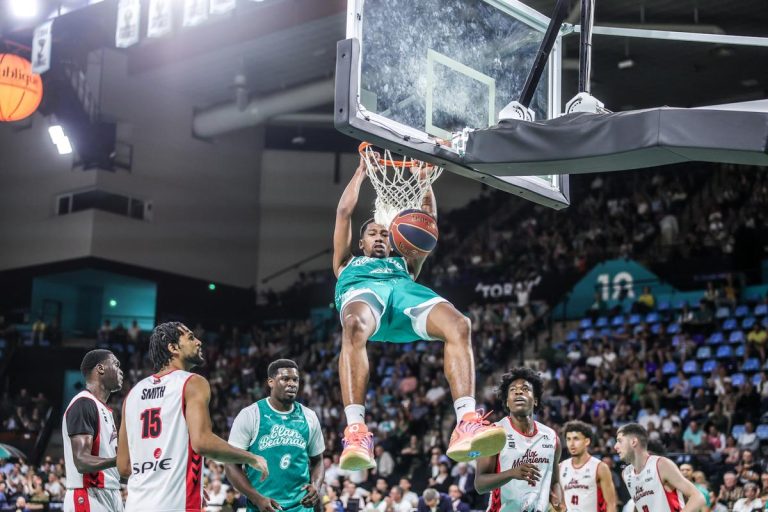 Basketball : L'Elan Béarnais écrase Aix-Maurienne, pendant que nos dirigeants conservateurs s'enlisent dans l'absurde !