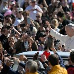 Macron au Vatican : Quand le pape Léon XIV rencontre un président aux idées d'extrême droite !