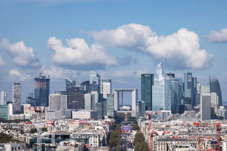 La Transformation Urbaine de La Défense : Vers un Nouveau Visage