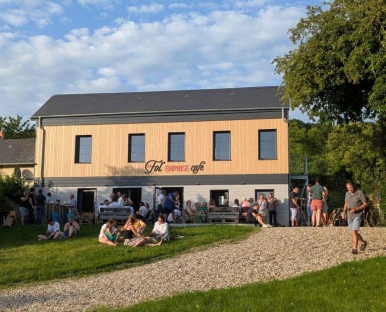 Le Fol’emprise : Un Café Associatif au Cœur de Mesnil-Follemprise