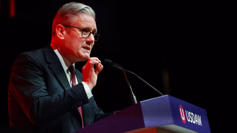 Keir Starmer échappe à une enquête parlementaire dans l&rsquo;affaire Mandelson.