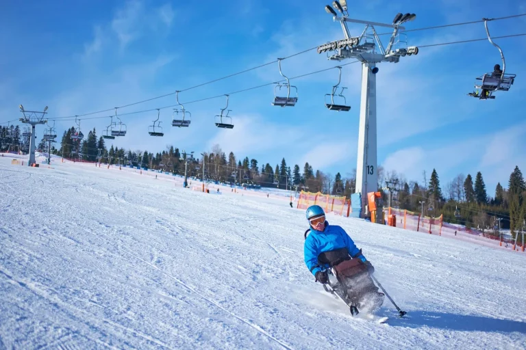 Jeux paralympiques 2030 : L&rsquo;accessibilité en montagne, un défi crucial dans les Alpes
