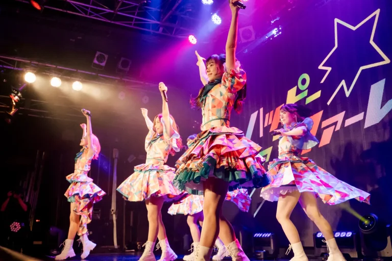 Idoles et Hypocrisie : Quand le Japon Célèbre l&rsquo;Innocence Tout en Hypersexualisant