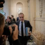 Hydrocarbures à gogo : Lecornu accélère l’électrification pendant que les maires RN prônent l’absurde !