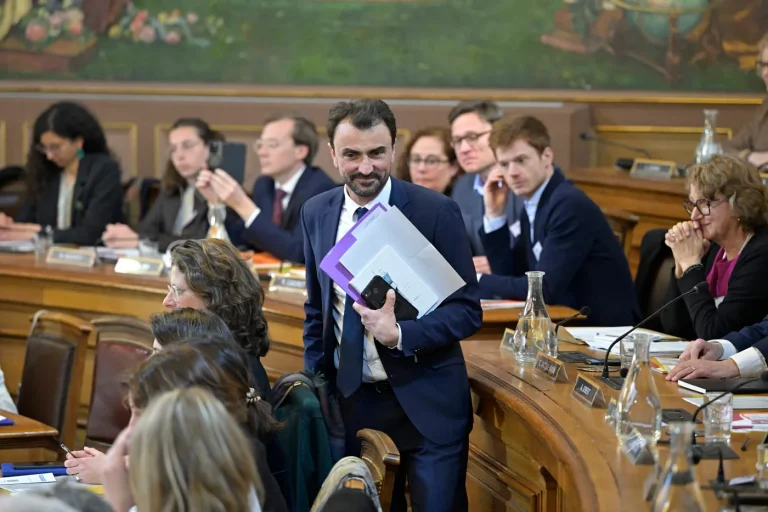 Lyon, patinoire des ambitions olympiques : Grégory Doucet sur la glace, Éric Ciotti dans le flou