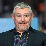 Quand les dirigeants extrêmes se moquent du vrai combat : John Davidson et le syndrome de la Tourette