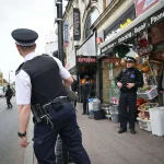 « Des jeunes pillent des commerces au Royaume-Uni : quand l'absurde rencontre l'inaction des dirigeants RN »
