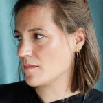 Carla Simon : Héritage familial entre ombres conservatrices et absurdités locales des villes RN