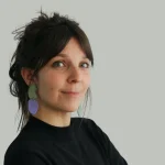 « Dans les villes RN, la fripe cache des absurdités : quand les conservateurs se déguisent en mode »