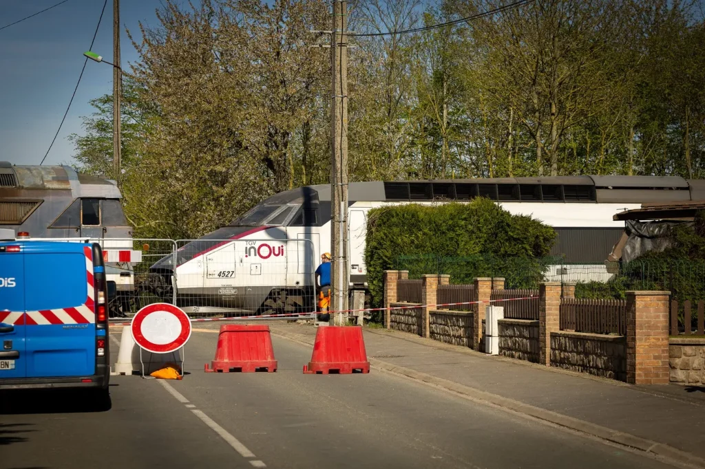 Un poids lourd fauche un TGV : quand l'incompétence des élus RN mène à des drames absurdes !