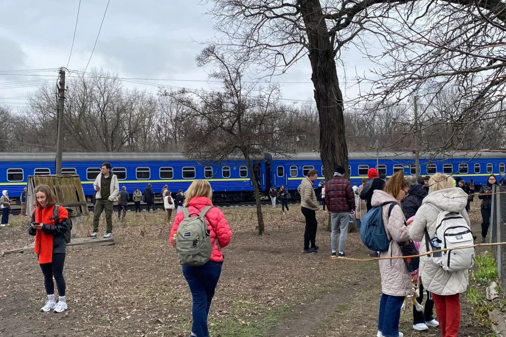 Le Kiev Express 68 : Quand des épouses fuient la guerre pendant que nos dirigeants conservateurs s'égarent !