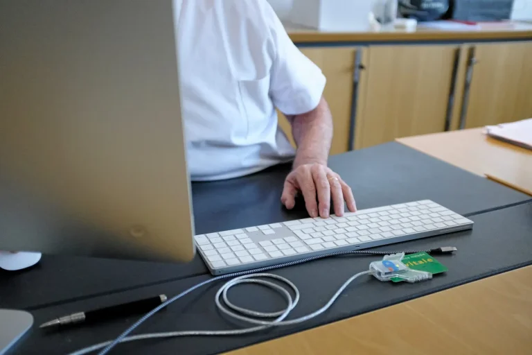 Cyberattaque : 700 labos piratés, les conservateurs toujours sourds aux absurdités locales !