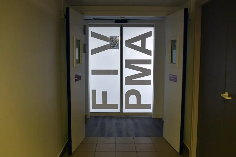 Procréation Médicalement Assistée : Une Stabilisation des Délais d&rsquo;Attente, mais des Tensions Persistantes