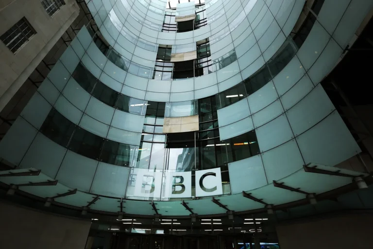 La BBC : Quand la Culture du Licenciement Remplace l&rsquo;Information