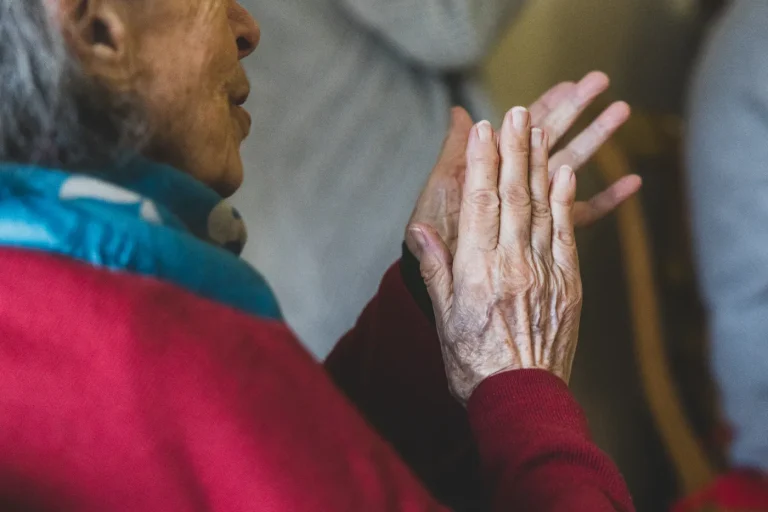 Évaluation des Ehpad : Une façade de qualité qui cache l&rsquo;absurde