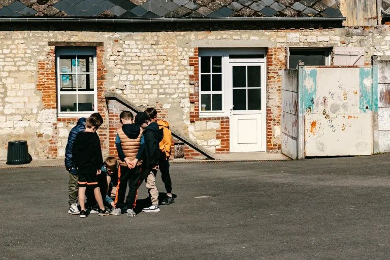 Écoles rurales : la proximité contre la logique comptable, un combat perdu d&rsquo;avance ?