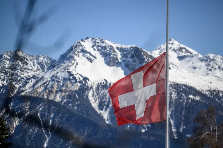 Incendie de Crans-Montana : de nouveaux responsables municipaux visés par l’enquête