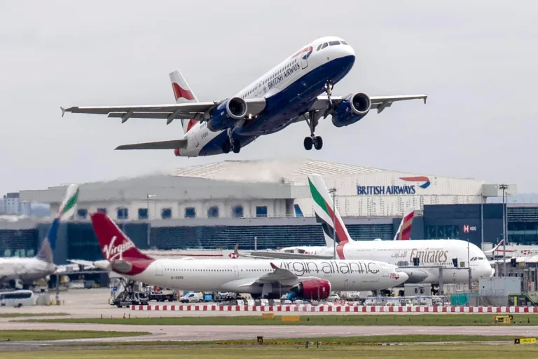 « Heathrow : la polémique autour de l&rsquo;extension et des 750 avions supplémentaires par jour »