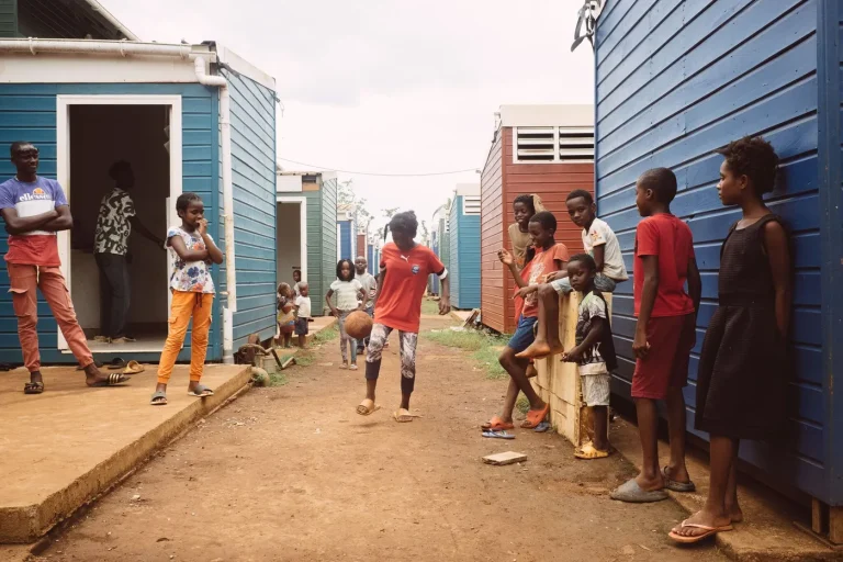 Mayotte : Une Éducation en Crise