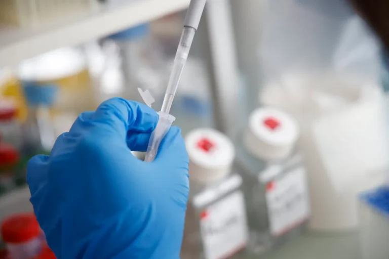 Traitement révolutionnaire de la surdité génétique aux États-Unis : une lueur d&rsquo;espoir ?