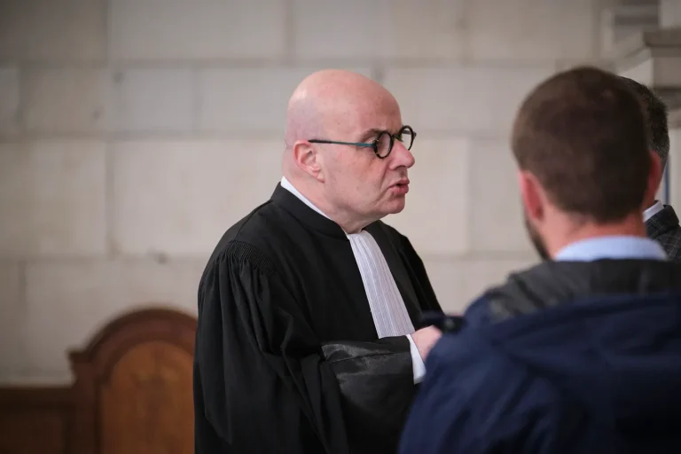 Condamnation d’un élève pour l’assassinat de sa professeure : une décision lourde de sens