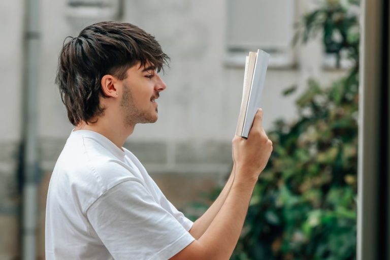 La Lecture des Jeunes Français : Un Avenir Fragile