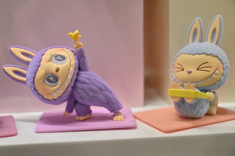 Les Labubu : Quand la peluche devient un symbole de la consommation absurde