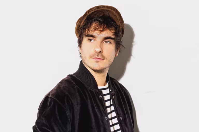 Gauvain Sers : Quand la chanson française se mêle à la nostalgie d&rsquo;une enfance bien rangée