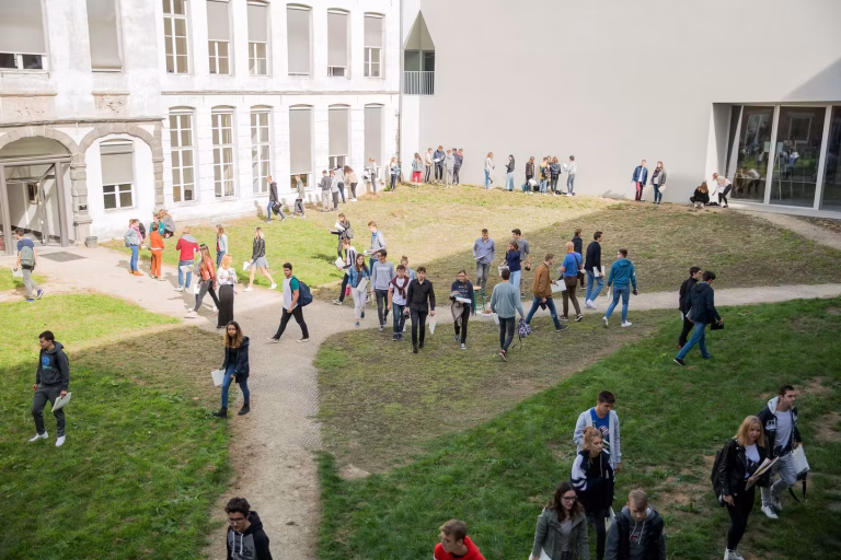 Quand la Belgique attire les architectes recalés de Parcoursup : un échec des élites conservatrices!
