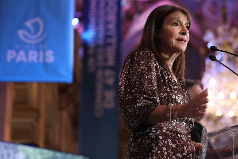 Anne Hidalgo : Le soutien timide d’une maire en déroute