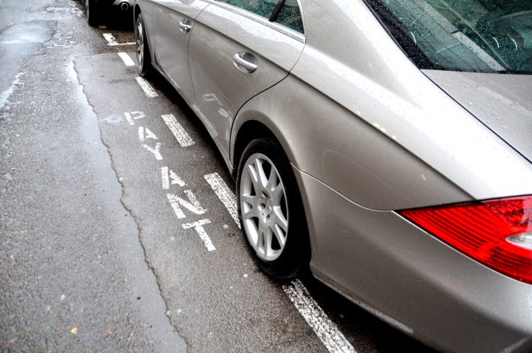 Stationnement gratuit à Belfort : une manœuvre politique ou un véritable cadeau ?