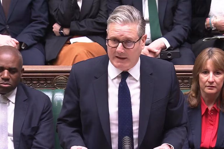 Keir Starmer admet une ‘erreur de jugement’ après avoir nommé Peter Mandelson : quelles conséquences ?