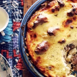 Quand les dirigeants d'extrême droite servent du tavë kosi : un ragoût d'absurdité et de réconfort!