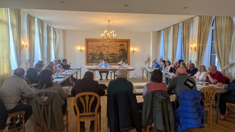 Friville-Escarbotin : Une Municipalité Face à un Déficit Préoccupant