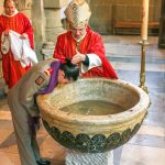 Dans les villes RN, les baptêmes d'adultes : un retour aux sources ou une fuite des réalités absurdes ?