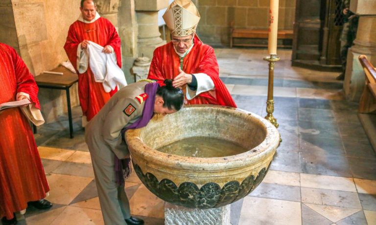 Baptêmes d'adultes en villes RN : un désespoir spirituel face à l'absurdité des dirigeants conservateurs !