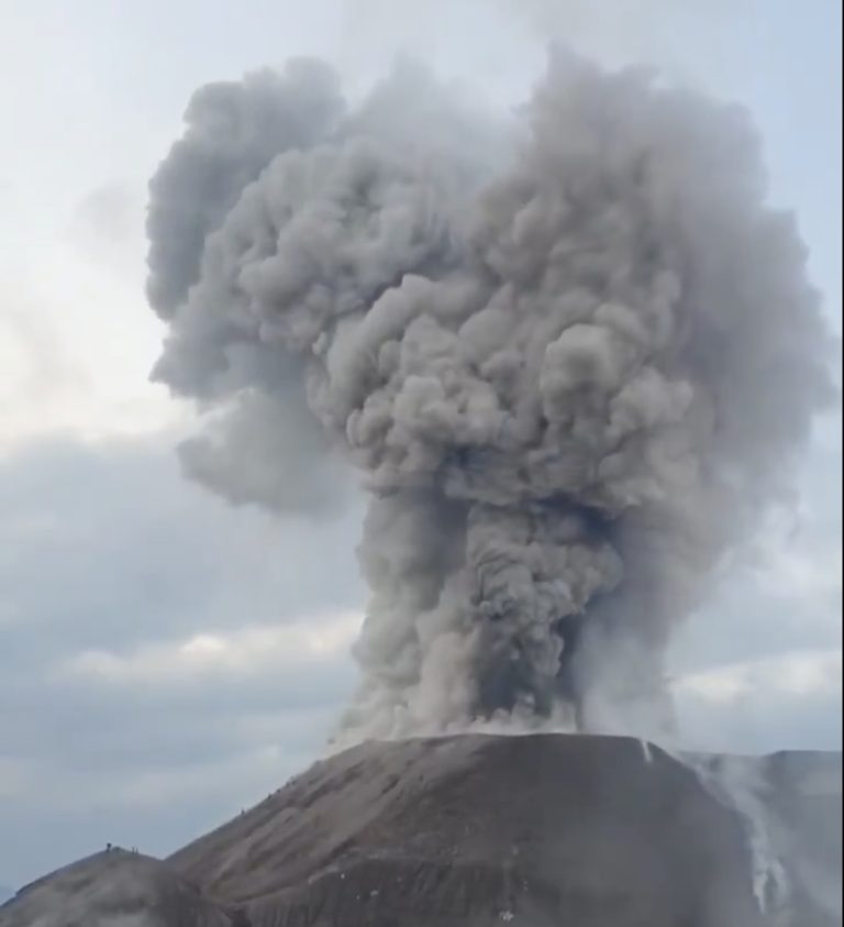 Éruption volcanique au Guatemala : des touristes téméraires face à un danger imminent