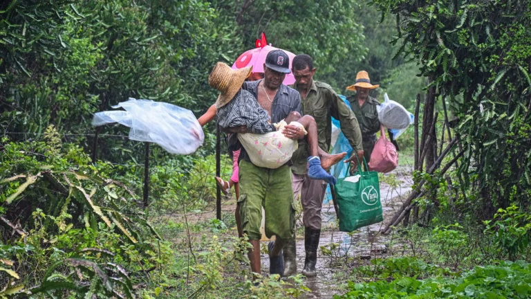 L’ouragan Melissa frappe Cuba après la Jamaïque : que risquent les habitants ?