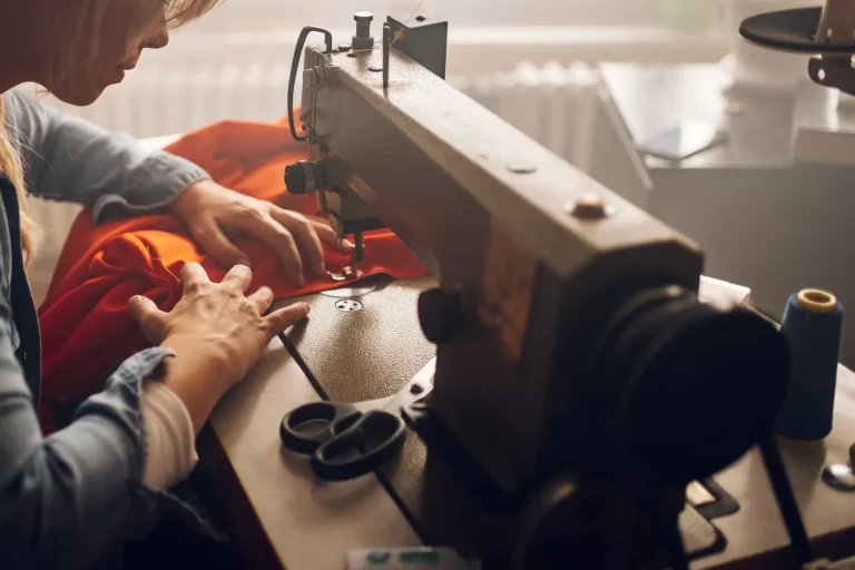 Réparateurs de Textiles Techniques : Entre Reconversion et Entrepreneuriat