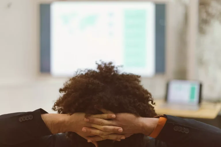 Quand une blague devient un licenciement : analyse d&rsquo;une situation professionnelle complexe