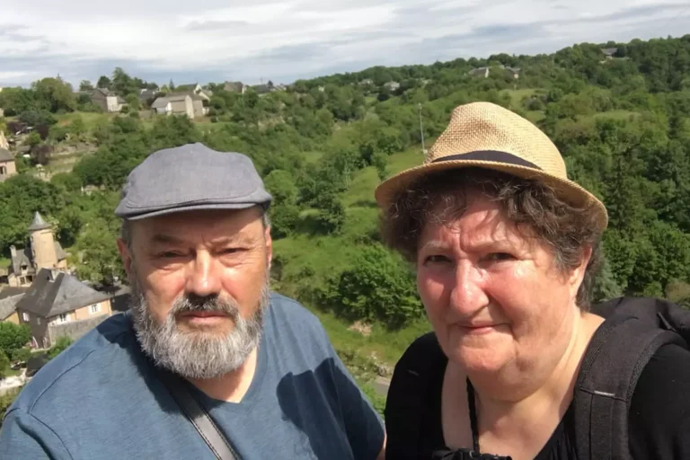 Comment une retraitée voyage gratuitement plusieurs fois par an et économise 5 000 €