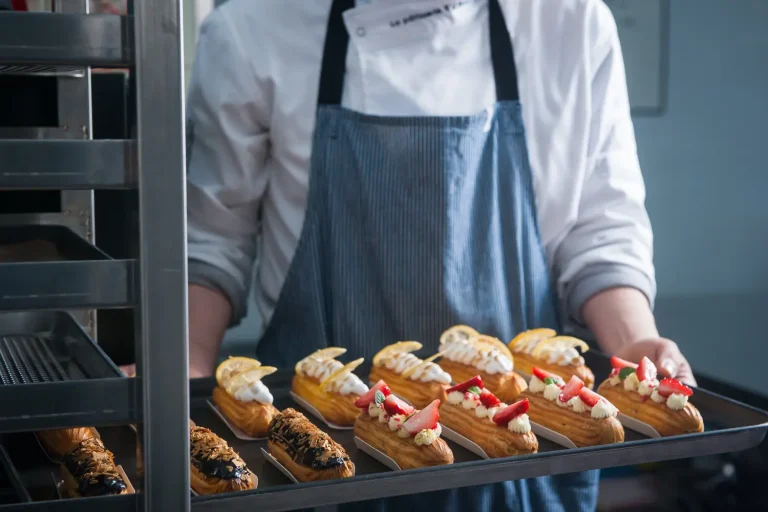 Quand la Démission Devient un Cauchemar : Le Pâtissier qui Réclame 150 000 Euros