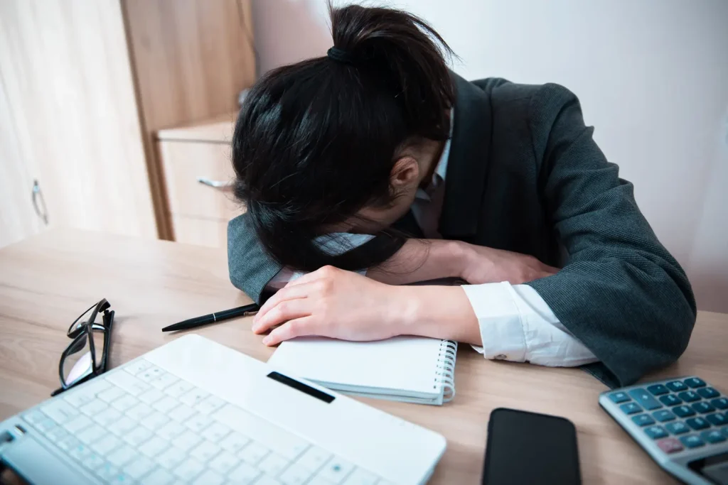 Arrêt maladie : une femme perd 20 000 € en justice, pendant que les patrons conservateurs s'enrichissent !