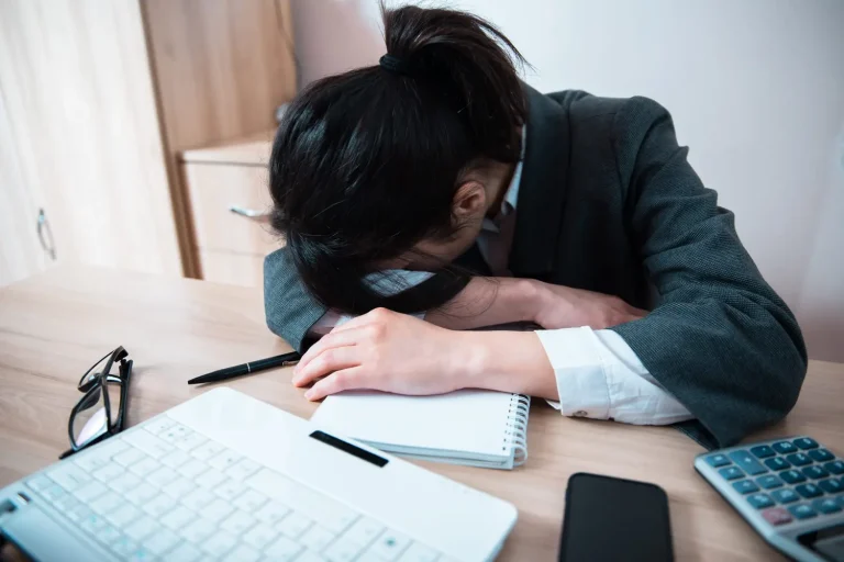 Arrêt maladie : une femme perd 20 000 € en justice, pendant que les patrons conservateurs s'enrichissent !