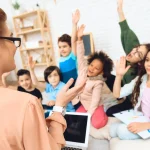 Professeurs sous-payés : la réalité d&rsquo;Emma, jeune enseignante en 2025