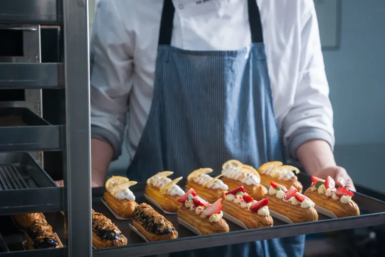 Démission contestée : un pâtissier face à la justice