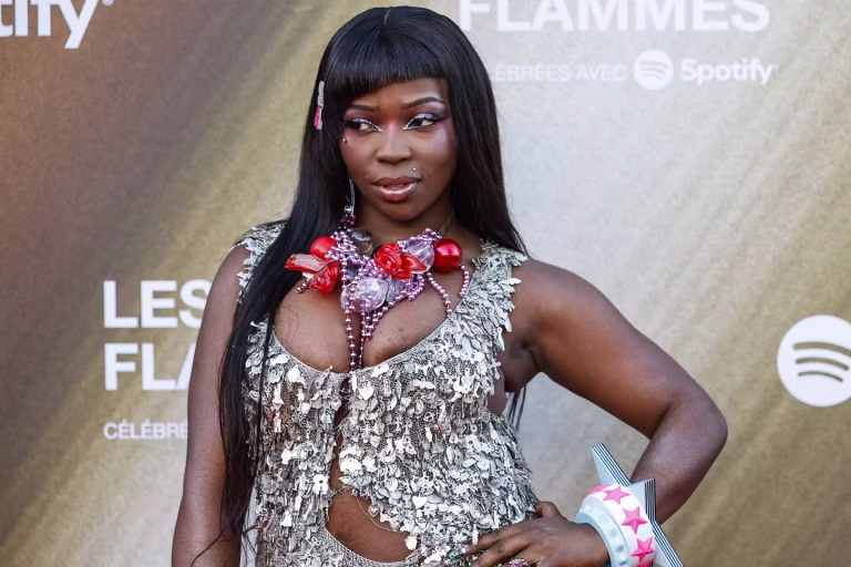 Theodora remporte le prix lors des Flammes 2026, marquant une avancée pour le secteur culturel.